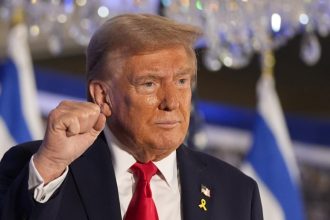 Ντ. Τράμπ: Ο Γάλλος πρόεδρος Μακρόν «είναι έξυπνος» και «θα σας γδύσει αν δεν προσέχετε»