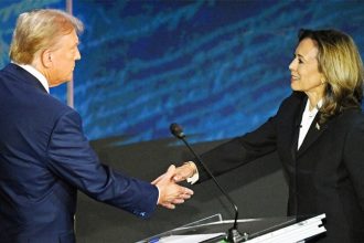 Ανάλυση BBC: Ψυχρολουσία για τους Δημοκρατικούς οι δημοσκοπήσεις - Αγωνία για τη Χάρις όσο ο Τραμπ κερδίζει έδαφος