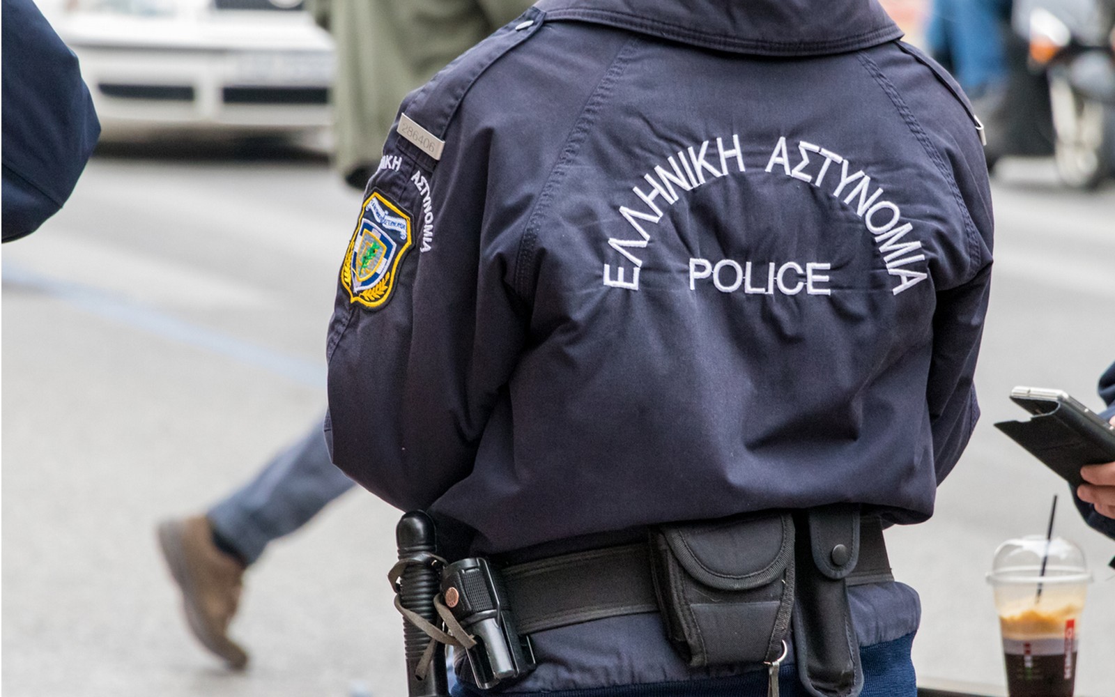 Συνελήφθη αστυνομικός για απάτη και όπλα