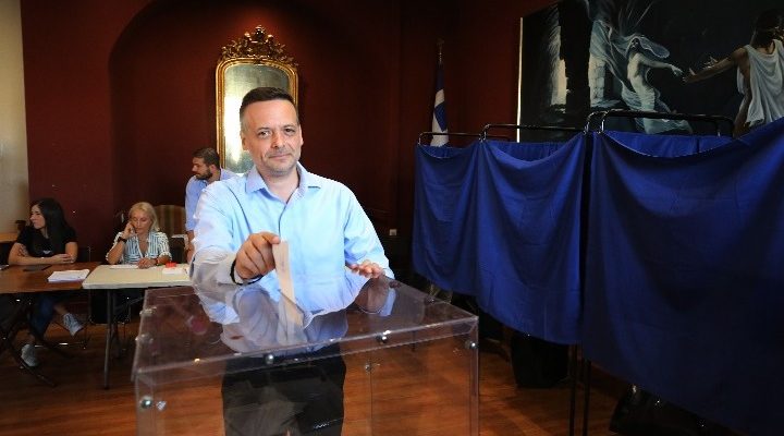 Εκλογές ΠΑΣΟΚ: Ψήφισε ο Χάρης Δούκας - Η δήλωση που έκανε
