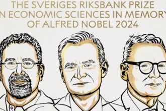 Με το Νόμπελ Οικονομίας τιμήθηκαν ο Ντάρον Ατζέμογλου, ο Σάιμον Τζόνσον και ο Τζέιμς Α. Ρόμπινσον