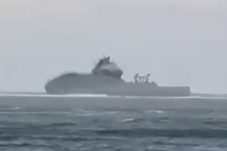 Ωκεανογραφικό της Νέας Ζηλανδίας ναυαγεί ανοικτά των νήσων Σαμόα, οι 75 επιβαίνοντες σώοι