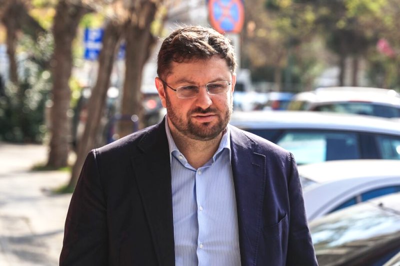 Ζαχαριάδης: Να ερωτηθεί ο κ. Κασσελάκης, θέλει να είναι με κάποιους ανθρώπους οι οποίοι λέει ότι φοράνε κουκούλες;