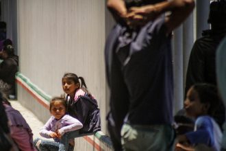 ΗΠΑ: Το Τέξας προσφέρει γη στον Τραμπ για να διευκολυνθούν οι μαζικές απελάσεις μεταναστών