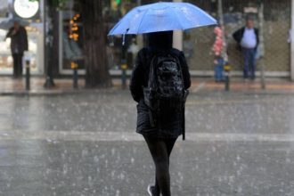 Έκτακτο δελτίο επιδείνωσης καιρού: Βροχές καταιγίδες, κεραυνοί και χαλάζι μέχρι την Τετάρτη