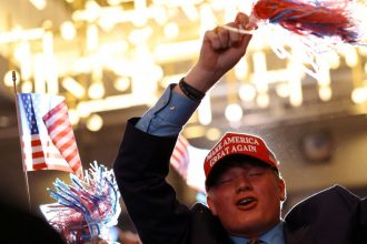 Εκλογές ΗΠΑ: Μεγάλο προβάδισμα Τραμπ - Συγκεντρώνει 246 εκλέκτορες έναντι 187 της Χάρις