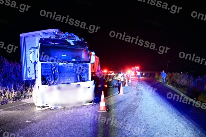 Δύο νεκροί και τρεις τραυματίες σε τρομακτική καραμπόλα τεσσάρων οχημάτων - Τρακτέρ κόπηκε στη μέση! (ΦΩΤΟ)