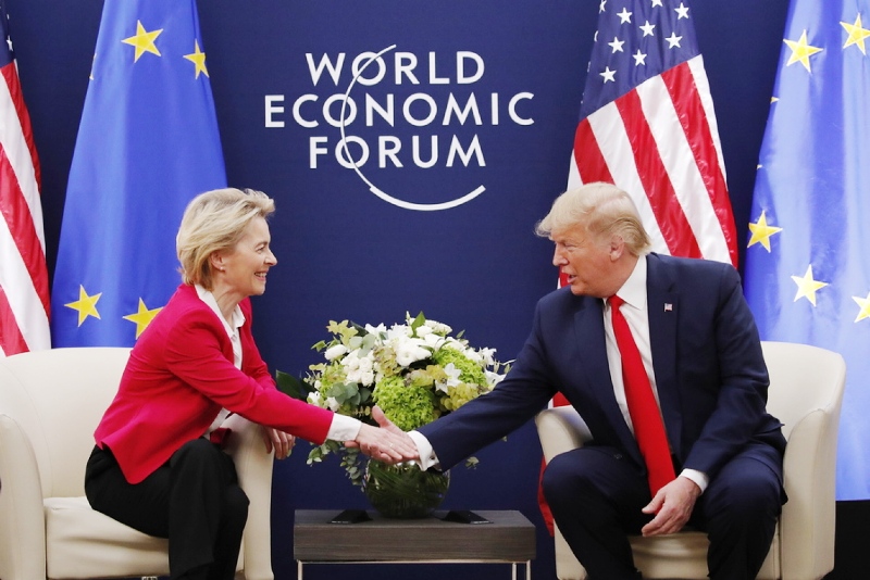 Ούρσουλα φον ντερ Λάιεν: Είχα μια είχε «εξαιρετική» τηλεφωνική επικοινωνία με τον Τραμπ