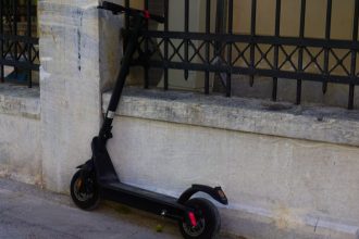 Σοβαρό ατύχημα με ηλεκτρικό πατίνι για ανήλικο - Σε κρίσιμη κατάσταση στο νοσοκομείο