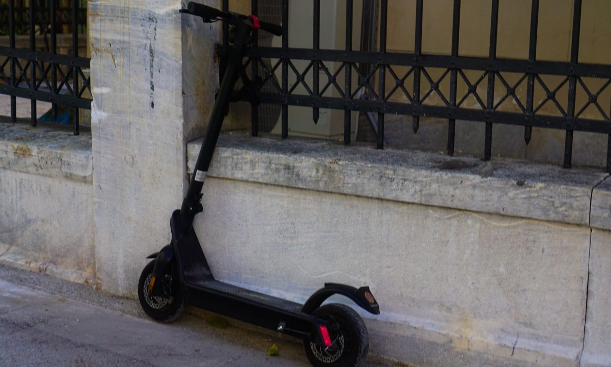 Σοβαρό ατύχημα με ηλεκτρικό πατίνι για ανήλικο - Σε κρίσιμη κατάσταση στο νοσοκομείο