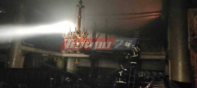 Ιωάννινα: Μεγάλη φωτιά στον ιστορικό Ναό του Αγίου Αθανασίου - ΦΩΤΟ