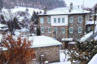 Κακοκαιρία Alexandros: Έπεσαν τα πρώτα χιόνια σε Κοζάνη και Φλώρινα, μαγικές εικόνες από το Νυμφαίο