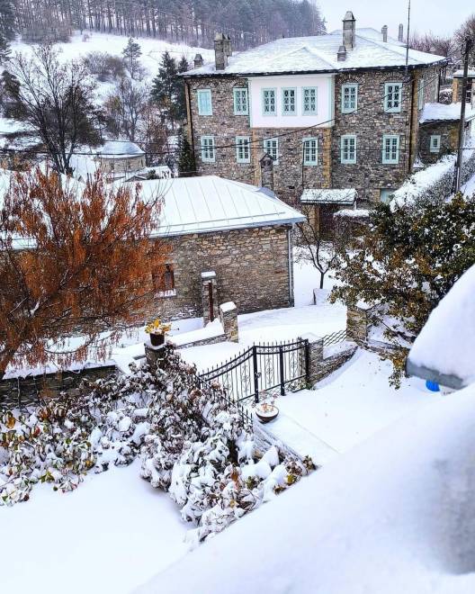 Κακοκαιρία Alexandros: Έπεσαν τα πρώτα χιόνια σε Κοζάνη και Φλώρινα, μαγικές εικόνες από το Νυμφαίο