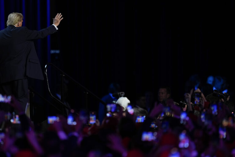 ΗΠΑ: Εκστρατεία ρατσιστικών SMS με στόχο Αφροαμερικανούς μετά τις εκλογές - «Επιλεχθήκατε να γίνετε σκλάβος στη φυτεία Άμπινγκτον»