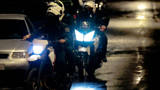 Ασπρόπυργος: Επτά αστυνομικοί τραυματίστηκαν μετά από καταδίωξη