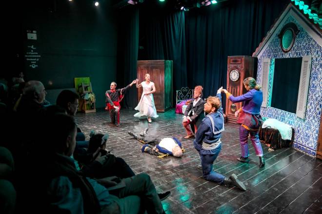 ΔΗ.ΠΕ.ΘΕ. Πάτρας: "Που να σκάσεις Κριστομπίτα δεν θα πάρεις τη Ροζίτα"