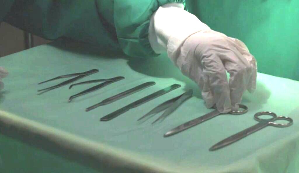 Φυλάκιση 18 μηνών με αναστολή σε γιατρό για «φακελάκι» 5.000 ευρώ