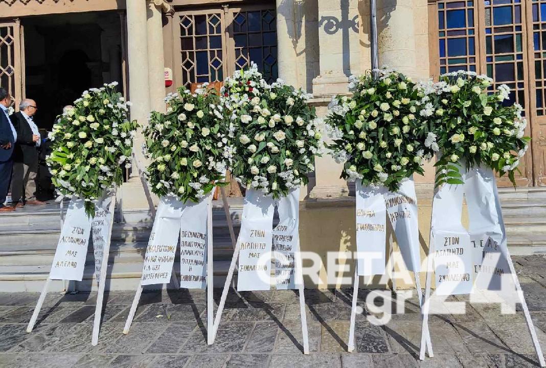 Συγκίνηση στο τελευταίο «αντίο» στον δημοσιογράφο Νίκο Ψιλάκη