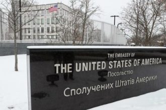 Γιατί οι ΗΠΑ κλείνουν την πρεσβεία τους στο Κίεβο