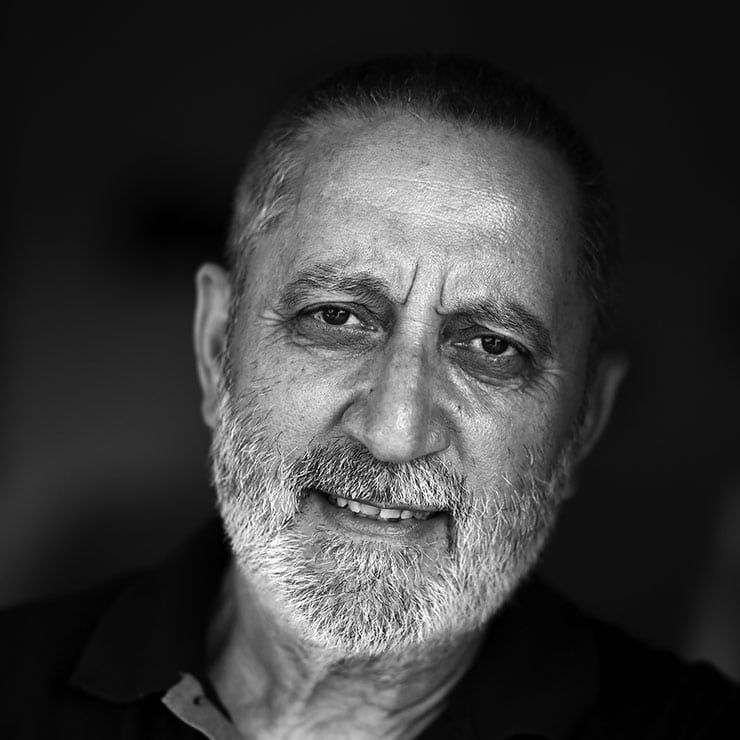 Ο Κώστας Λογαράς συζητά σήμερα για το νέο του βιβλίο "Διπλή Ζωή"