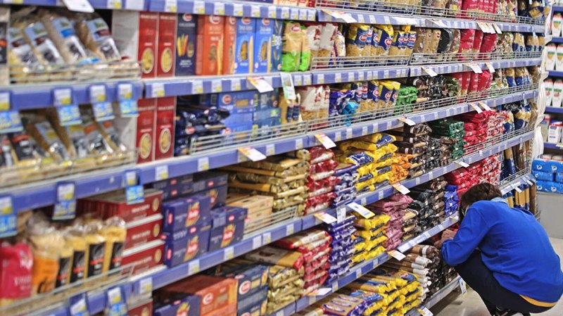 Μπαίνουν ειδικά ταμπελάκια σε 600 προϊόντα με μειωμένες τιμές στα σούπερ μάρκετ