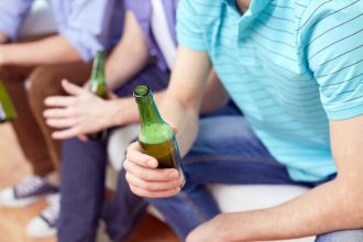 Άρτα: Στο νοσοκομείο ανήλικος από υπερβολική κατανάλωση αλκοόλ