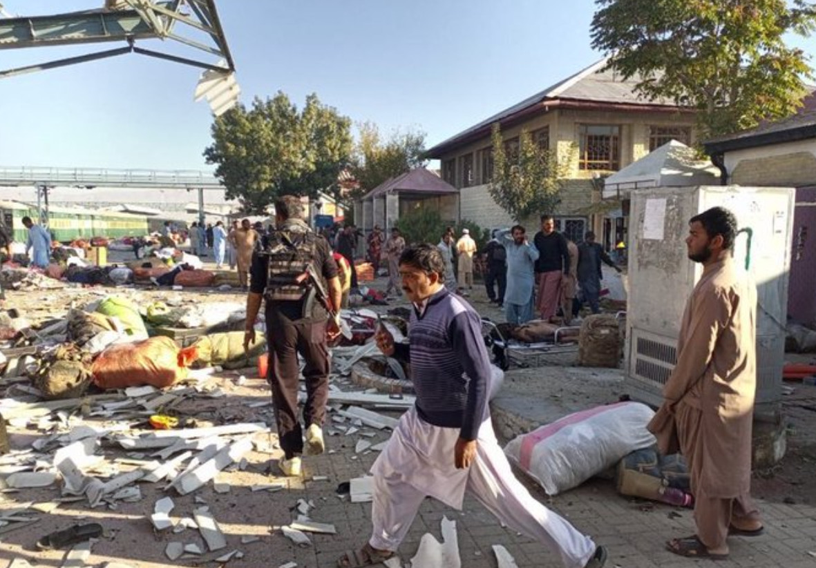 Πακιστάν: Τουλάχιστον 24 νεκροί και 40τραυματίες από έκρηξη βόμβας σε σιδηροδρομικό σταθμό