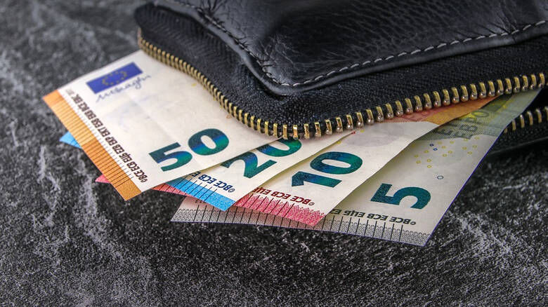 Έκτακτο βοήθημα σε συνταξιούχους τον Δεκέμβριο – Ποιες οι νέες μειώσεις φόρων