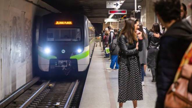 Μετρό: Ρωγμές και φθορές στις ράγες εδώ και 3 χρόνια – Κίνδυνος για τους επιβάτες