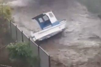 Πλημμύρες στη Σικελία: Αυτοκίνητα παρασύρθηκαν, οδηγοί εγκλωβίστηκαν στα οχήματά τους