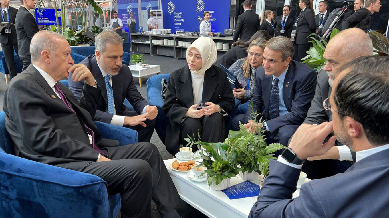 Βουδαπέστη: Άτυπη συνάντηση Μητσοτάκη, Ερντογάν, Χριστουδουλίδη και Ράμα