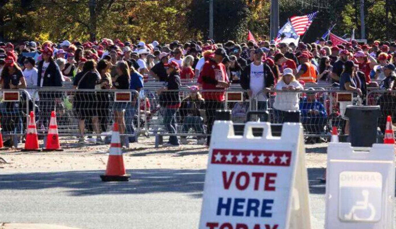 Αμερικανικές εκλογές 2024: Ατελείωτες ουρές στις κάλπες - Πρωτοφανής συμμετοχή