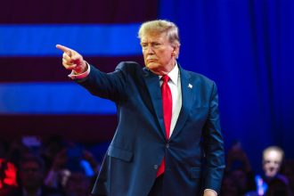 Αναβλήθηκε η καταδίκη του Ντόναλντ Τραμπ για την υπόθεση της Στόρμι Ντάνιελς