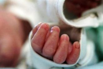 Θάνατος βρέφους τριών μηνών - Το βρήκε νεκρό ο πατέρας του