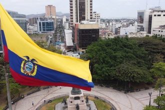 Ισημερινός: Η αντιπρόεδρος Αμπάδ απαλλάχθηκε προσωρινά των καθηκόντων της ενόψει εκλογών