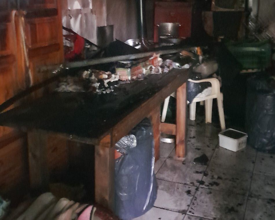 Παραβόλα Αγρινίου: Σοβαρές ζημιές σε σπίτι από πυρκαγιά (ΦΩΤΟ)