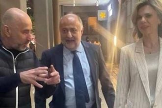 Ο Περικλής μιλάει, ο Δημήτρης ακούει...