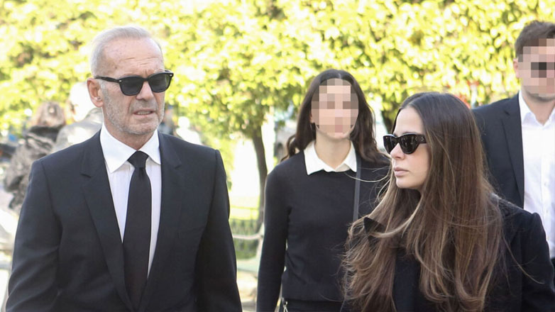 Πέτρος Κωστόπουλος: Στην κηδεία του Αντώνη Λυμπέρη με την κόρη του Αλεξάνδρα Κωστοπούλου