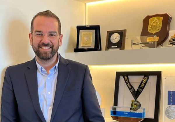 Νεκτάριος Φαρμάκης: Δεν σταμάτησε να δέχεται ευχές