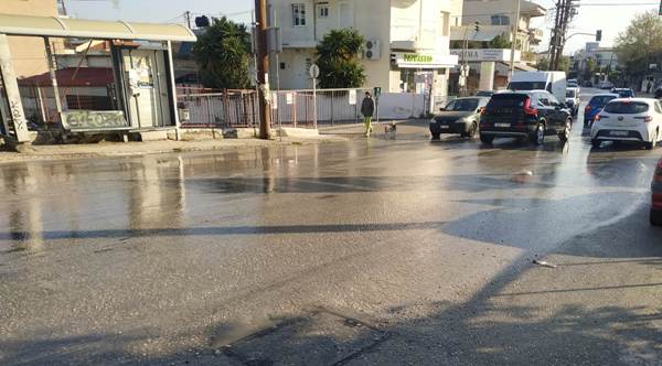Πάτρα: Μετατράπηκε σε ποτάμι η οδός Πανεπιστημίου ΦΩΤΟ