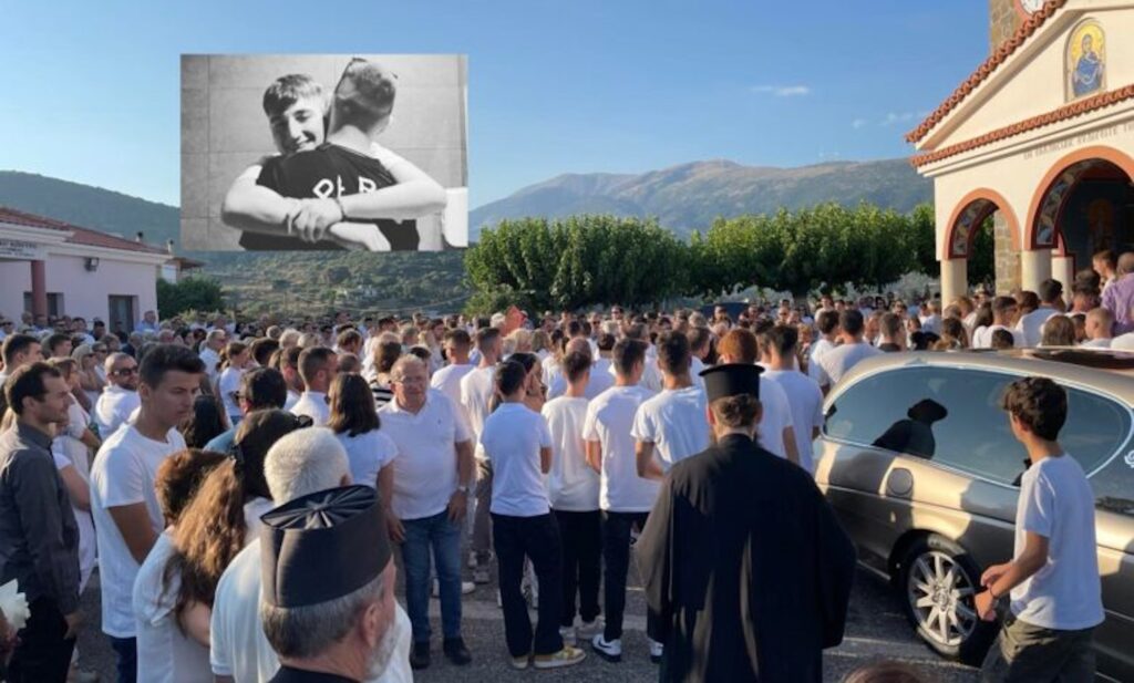 Στα λευκά η Ναύπακτος αποχαιρέτησε τον 17χρονο Μάριο - Έδινε μάχη επί ένα μήνα στο νοσοκομείο Ρίου