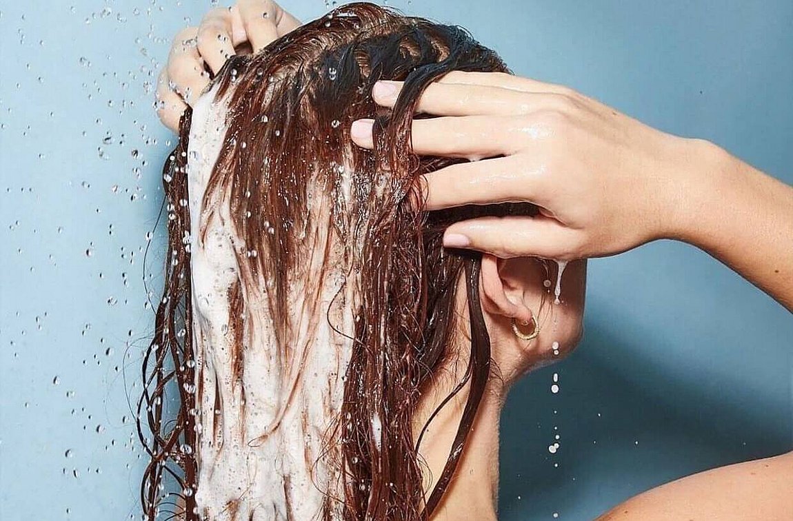 Γνωρίζατε ότι τόσο καιρό εφαρμόζαμε λάθος το conditioner; Πώς θα το κάνουμε σωστά;