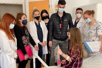 Πάτρα: Η ΔΑΠ-ΝΔΦΚ κοντά στα παιδιά που νοσηλεύονται