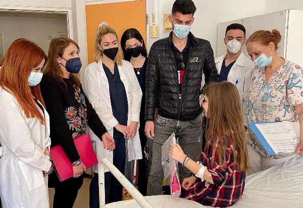 Πάτρα: Η ΔΑΠ-ΝΔΦΚ κοντά στα παιδιά που νοσηλεύονται