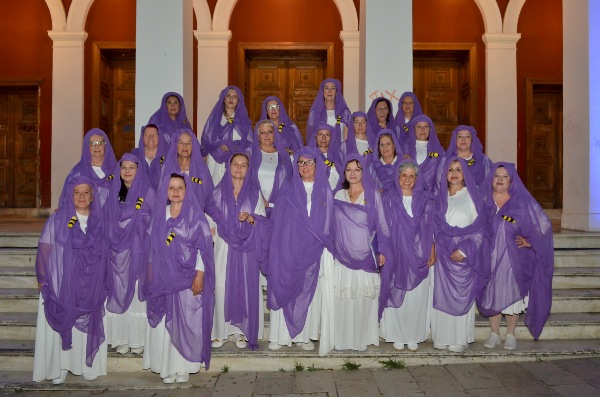 Ωδή αγάπης από τις ΣΦήγΚΕΣ - ΦΩΤΟ