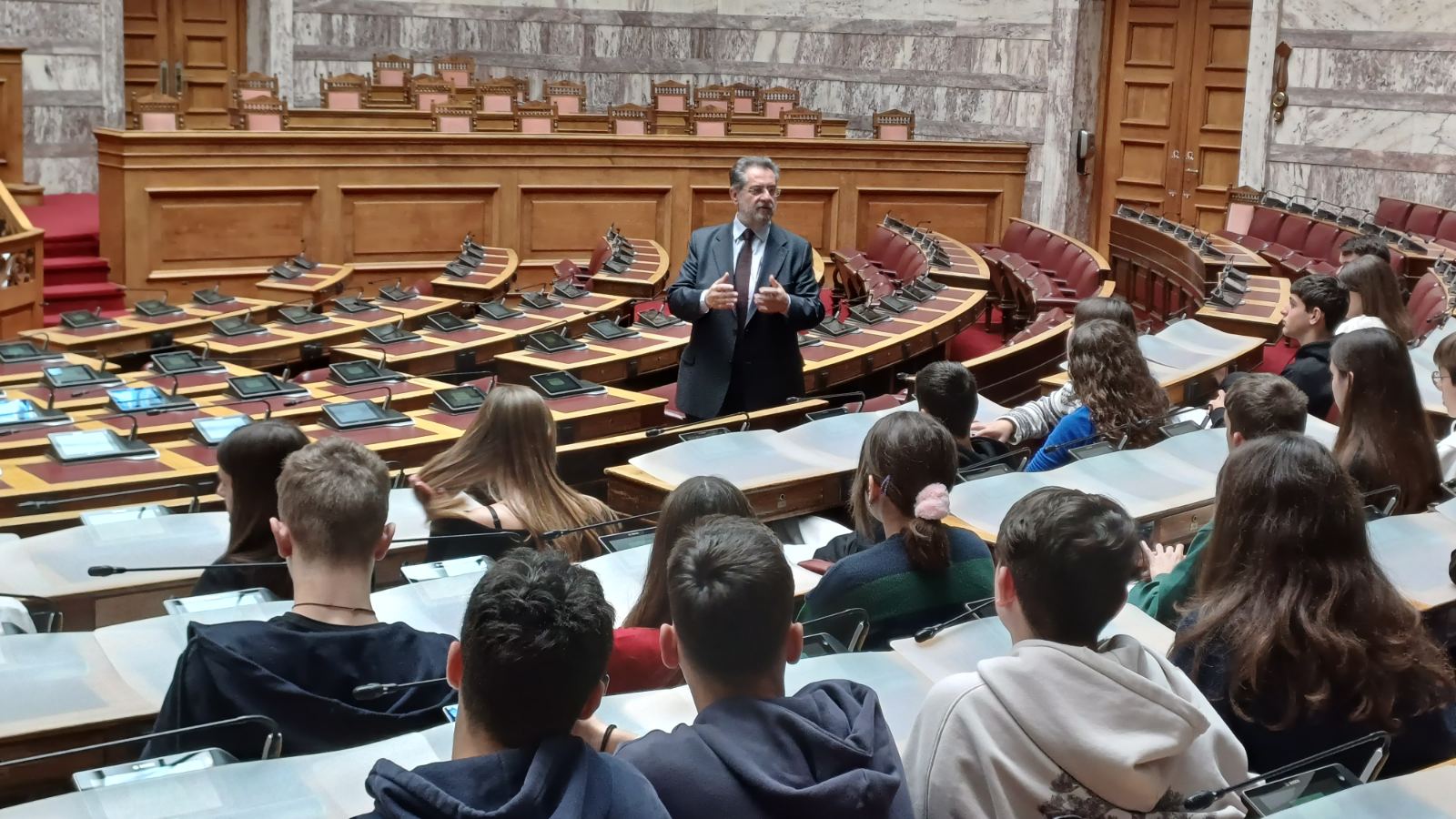 Ο Ανδρέας Παναγιωτόπουλος βρέθηκε στη Βουλή με μαθητές από το Ρίο