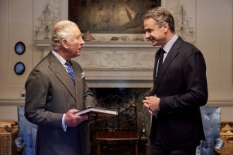 Ανάρτηση στα ελληνικά από τον Κάρολο μετά τη συνάντηση με Μητσοτάκη