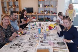 Πάτρα: Τούρκοι, Γάλλοι και Ρουμάνοι εκπαιδευτικοί έφτιαξαν καρναβαλικές μάσκες!