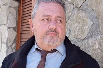 Με το ΠΑΣΟΚ και τη διάσωση των περιουσιών των Ελλήνων ή με τη λεηλασία των αρπακτικών;