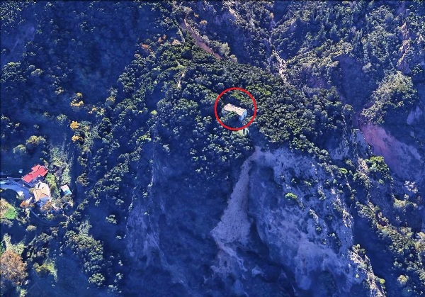 Κωνσταντίνος Μπουρδούλης: Το εκκλησάκι ...αετοφωλιά στο Ανω Καστρίτσι